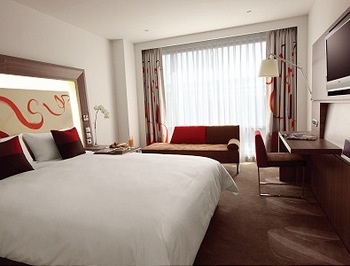 诺富特华航桃园机场饭店标准双人房图片