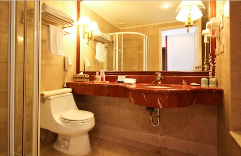 伯斯饭店精致三人房图片